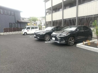 【駐車場】