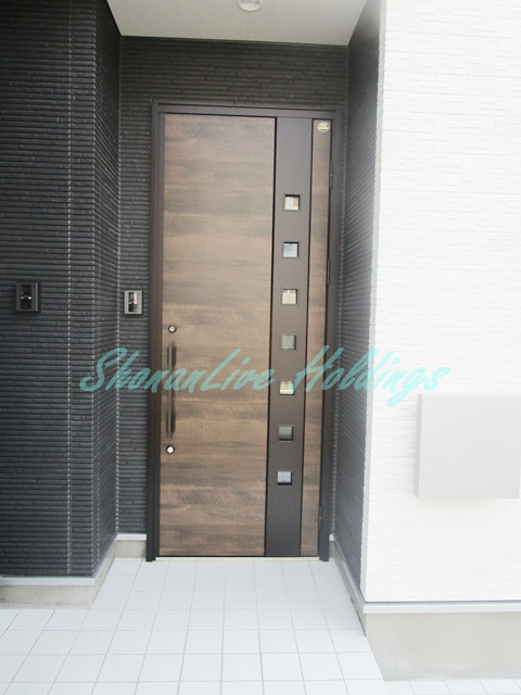 ディーズライフ元町のエントランス