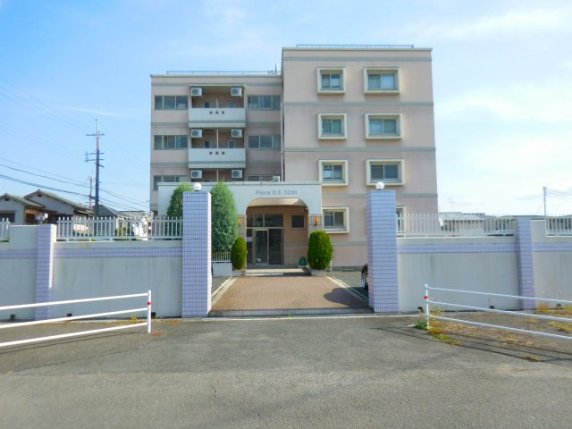 Flora S.E 12thの外観
