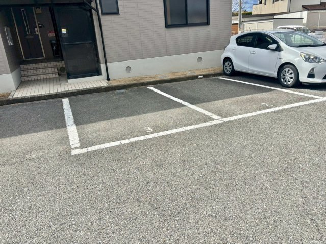 ビューラー高砂　B棟の駐車場