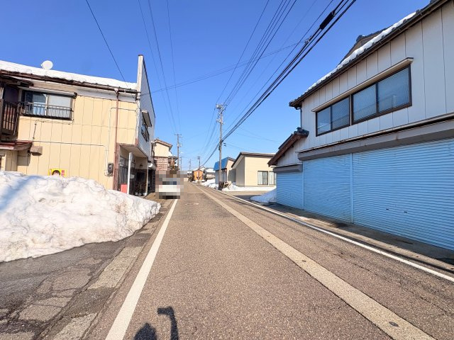【前面道路含む現地写真】 | 三条市荻堀　4LK
