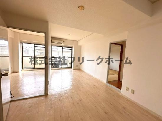 武蔵野市吉祥寺本町４丁目の賃貸マンションの居間・リビング