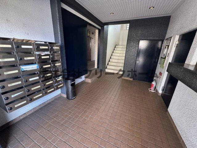 武蔵野市吉祥寺本町４丁目の賃貸マンションのロビー