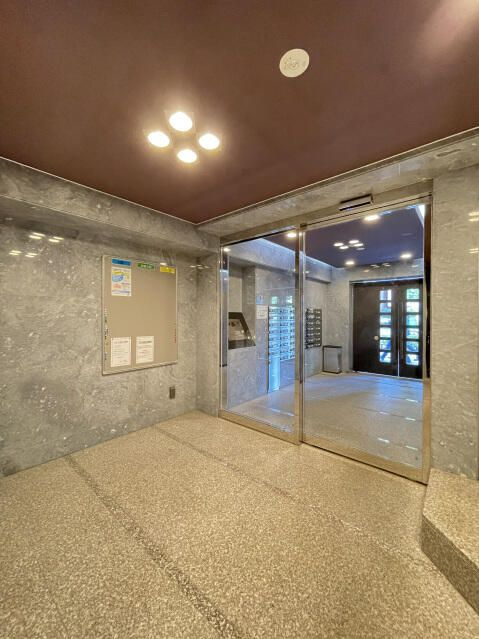スカイコート本郷東大前弐番館のロビー