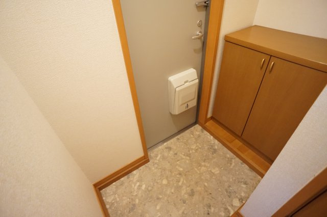 ルーチェ本町の玄関