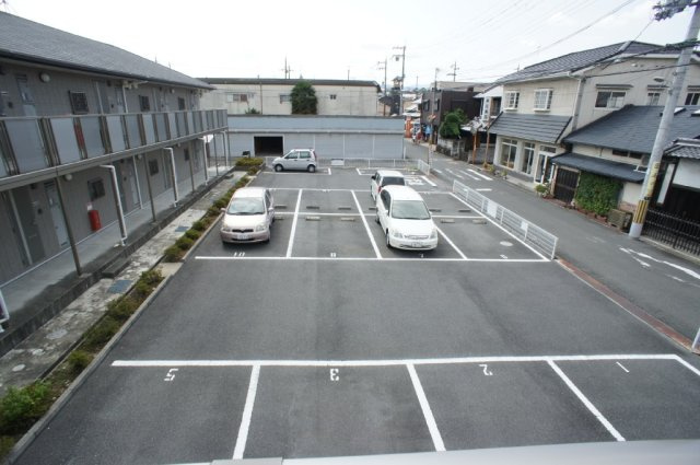 ルーチェ本町の駐車場