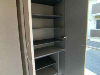 【玄関】 | イーストコテージ | ※別号室参考写真