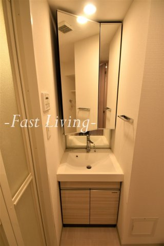 CASA EST CORTAの洗面所