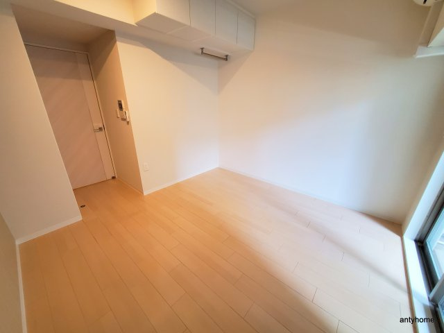 SERENiTE本町エコート　仲介手数料無料の居間・リビング