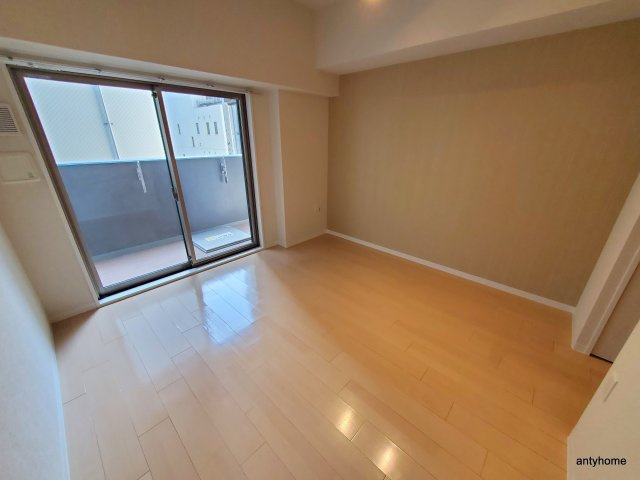 SERENiTE本町エコート　仲介手数料無料の居間・リビング