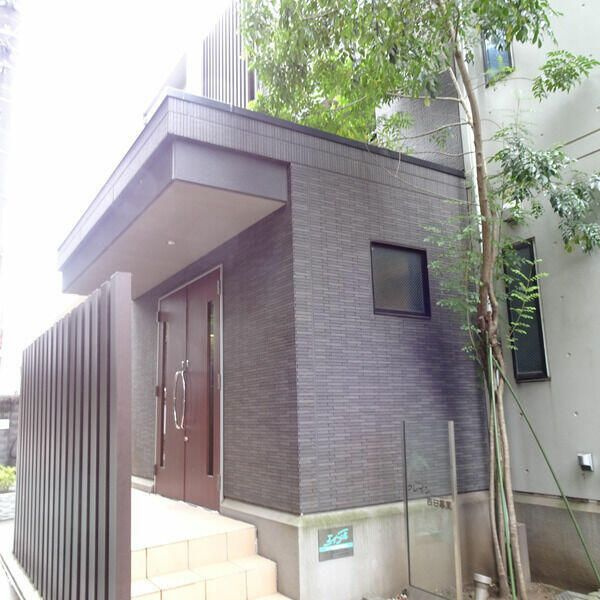 クレイン西日暮里のエントランス