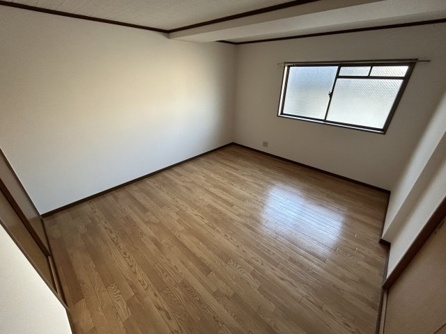 グリシーヌ静徳の寝室