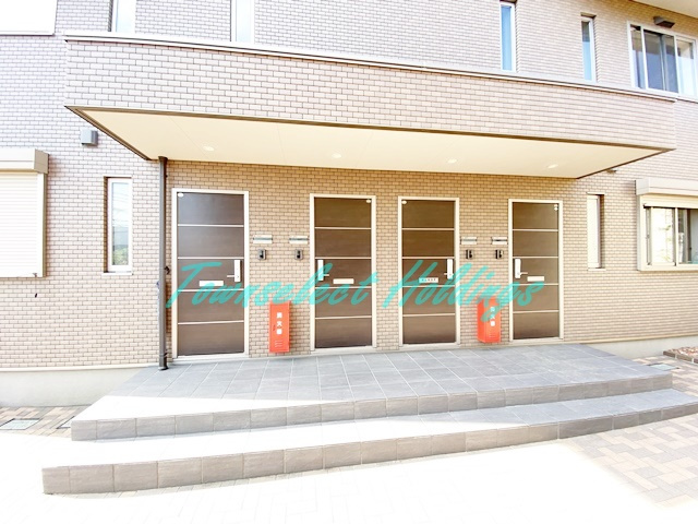 藤沢市土棚のアパートのエントランス