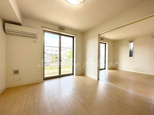 藤沢市土棚のアパートの居間・リビング