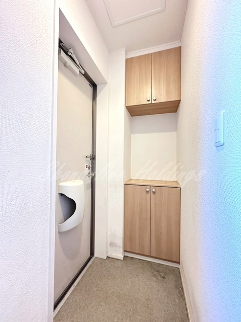 藤沢市土棚のアパートの玄関