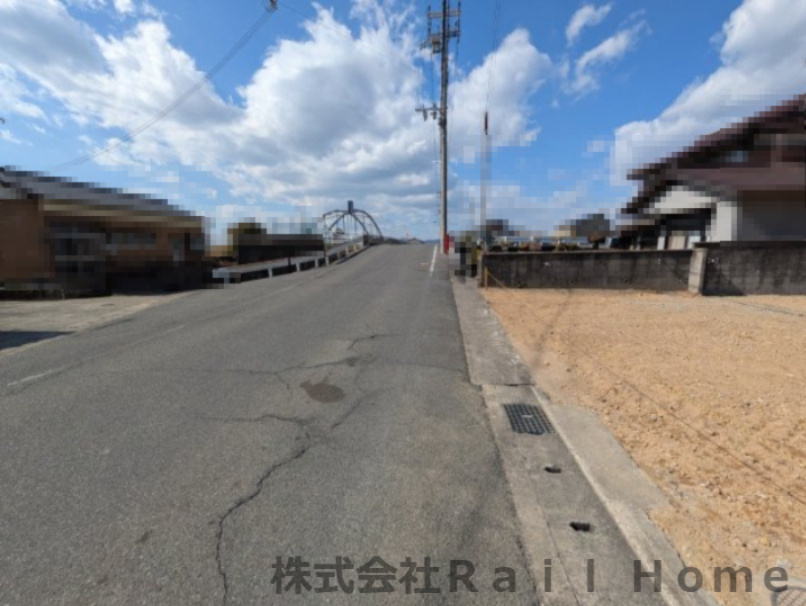 姫路市勝原区宮田　売り土地の前面道路含む現地写真