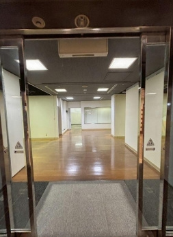 ひらかたサンプラザ３号館のロビー