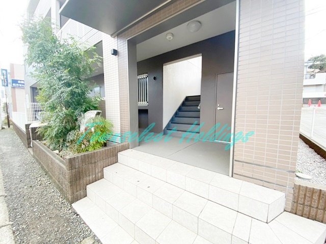 鎌倉市山崎の賃貸マンションのエントランス|清潔感のあるエントランスです♪