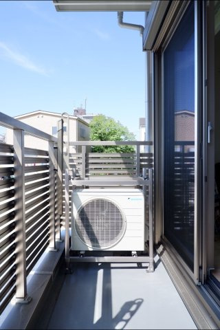 シャルパンティエのバルコニー