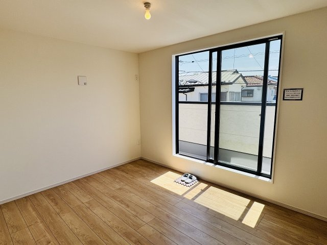 八王子市　中野町　新築一戸建て　２期の寝室|～2階7.7帖の主寝室　ベッドなど大型家具のレイアウトもしやすい広さです～