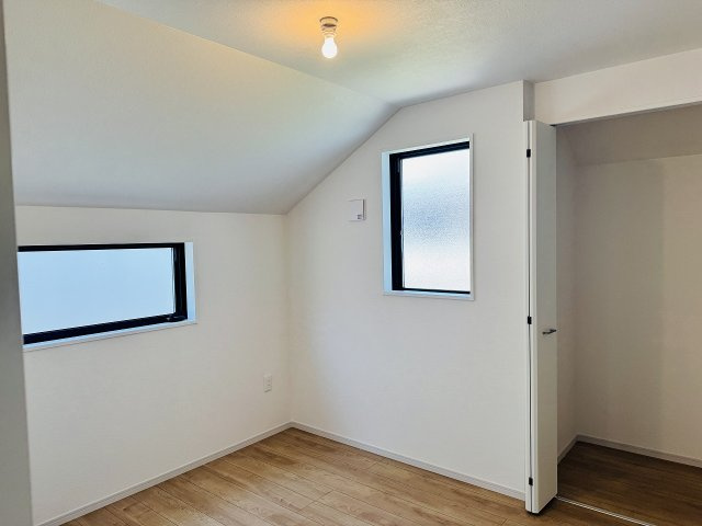 八王子市　中野町　新築一戸建て　２期の子供部屋|～2階5.1帖の洋室　2面採光で明るく風通しの良いお部屋です～