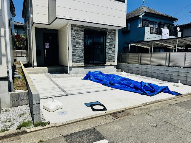 八王子市　中野町　新築一戸建て　２期の駐車場|～並列2台駐車可能カースペース～