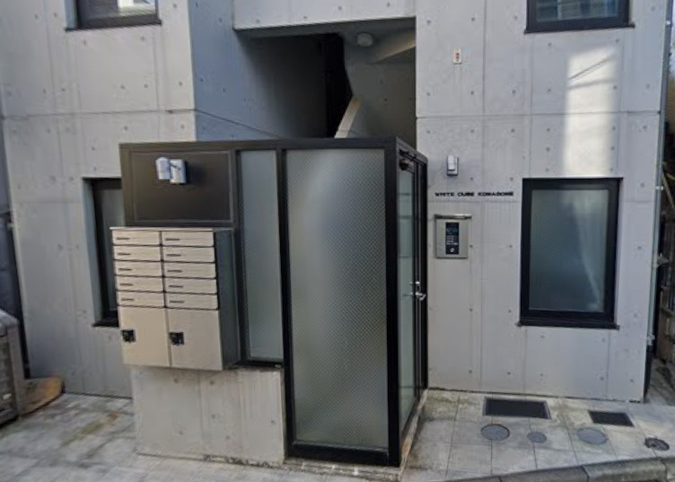 豊島区駒込６丁目の賃貸マンションのエントランス