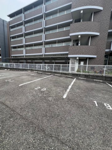 シプレスの駐車場