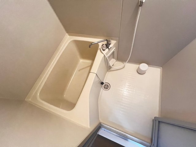 シプレスの浴室