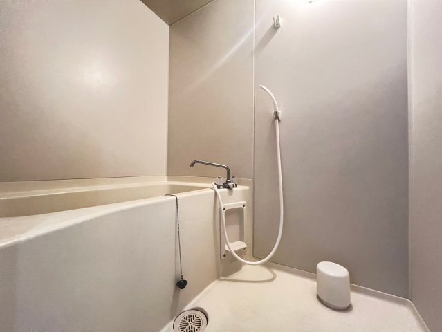 シプレスの浴室