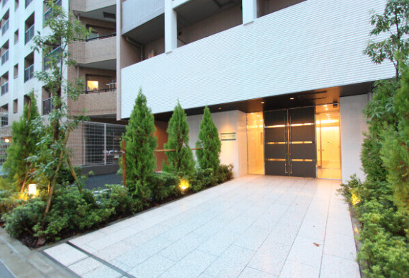 アイルイムーブル向島のエントランス