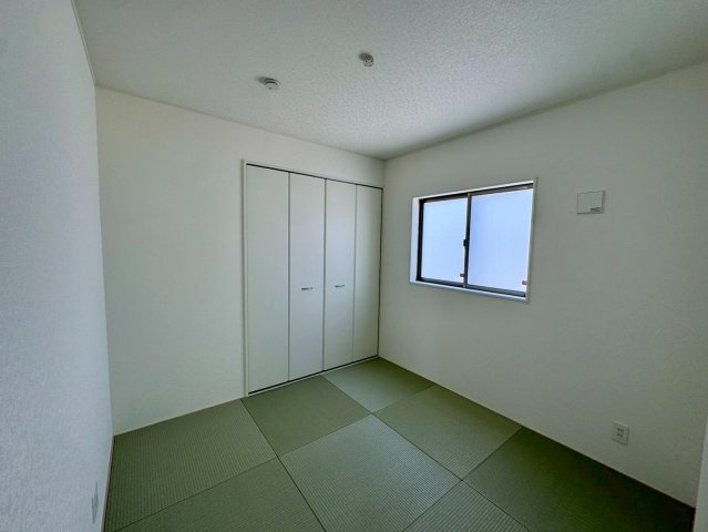 クレイドルガーデン南城市佐敷佐敷 第1・1号棟の和室|生活に和の趣をもたらす畳の部屋4.5帖