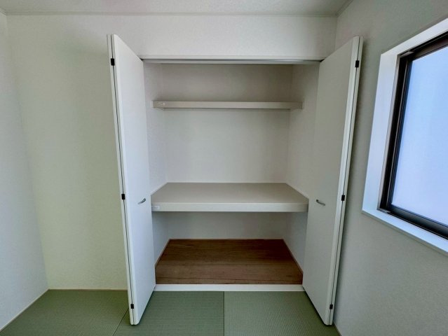 クレイドルガーデン南城市佐敷佐敷 第1・1号棟の収納|生活に和の趣をもたらす畳の部屋4.5帖に設置された押し入れ収納