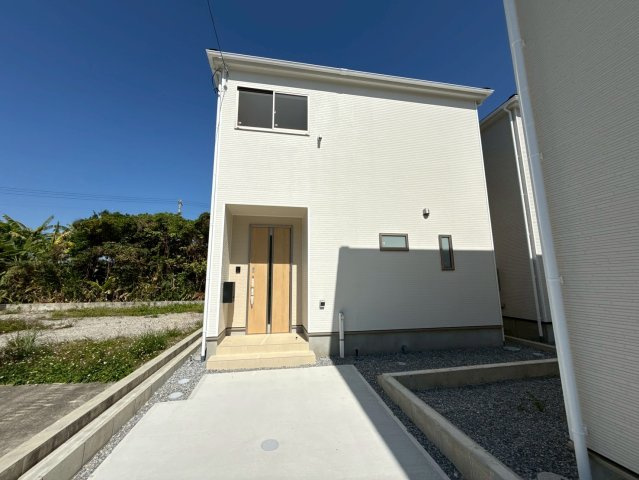 クレイドルガーデン南城市佐敷佐敷 第1・1号棟の外観|縦列３台駐車可能スペース付き！お気軽にお問い合わせください♪