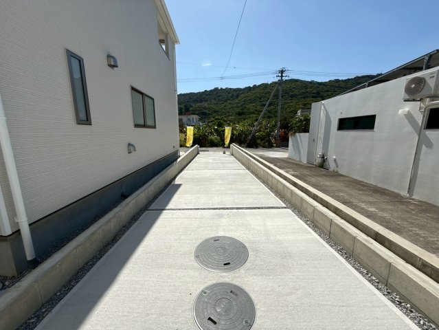 クレイドルガーデン南城市佐敷佐敷 第1・1号棟の駐車場|縦列３台駐車可能スペース付き！