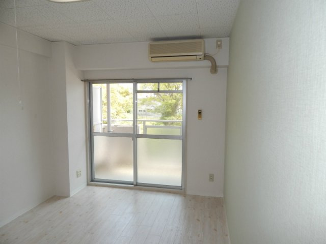 【居間・リビング】 | プリオールＺＥＮ | 使い勝手の良い洋室です