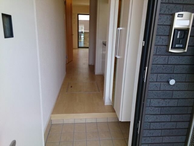 アレグレパス安倉の玄関