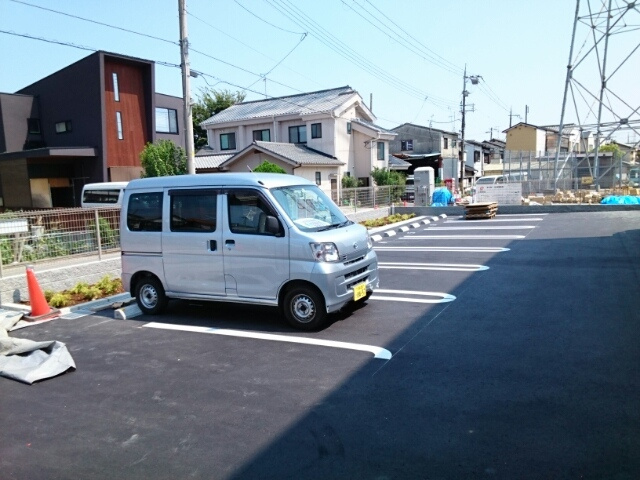 アレグレパス安倉の駐車場