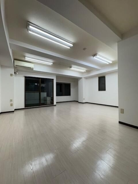 牧ビルの居間・リビング