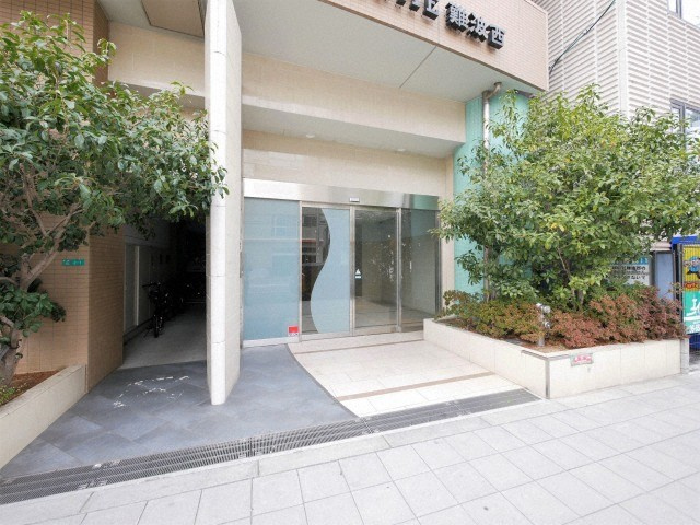 大阪市浪速区芦原１丁目の賃貸マンションのエントランス