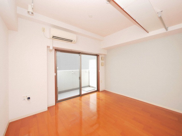 大阪市浪速区芦原１丁目の賃貸マンションの居間・リビング