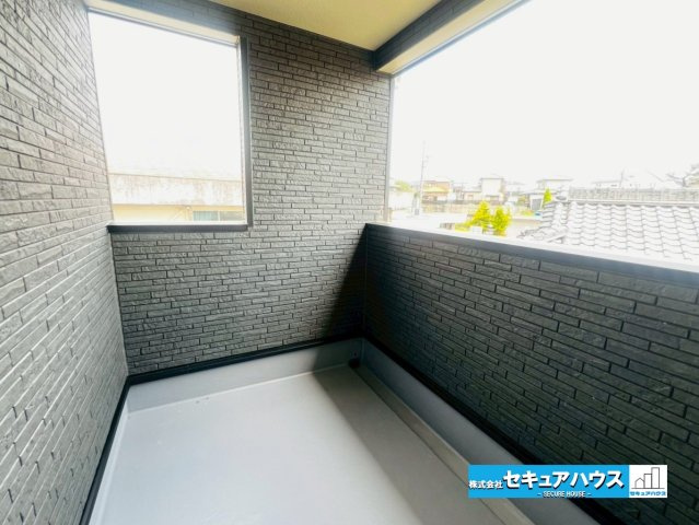 みよし市三好町　全2棟の内観：施工例|【洋室イメージ】
◆家族一人ひとりの大切なプライベート空間。趣味に合わせて使って頂けるようシンプルに仕上げてあります。暮らし心地を大きく左右する収納を、適材適所に配置し使い勝手を考慮しました。　