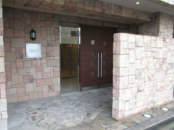 高畑レジデンスのエントランス