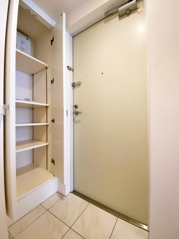 高畑レジデンスの玄関