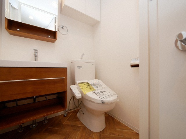 大阪市中央区船越町２丁目の賃貸マンションのトイレ