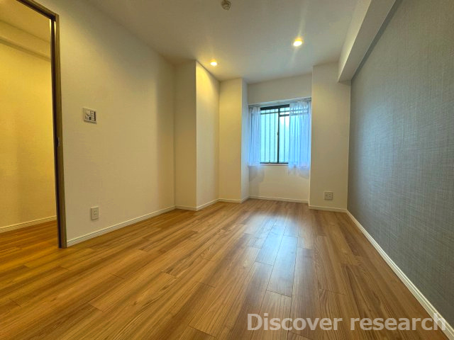 カーサ三鷹の洋室|【洋室（約6.0帖）】
自然光がたっぷりと差し込む温かい洋室です。