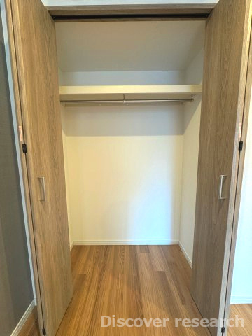 カーサ三鷹の収納|【クローゼット】
奥行きのあるクローゼットでキャリーケースなどの大きな荷物も収納することができそうです。