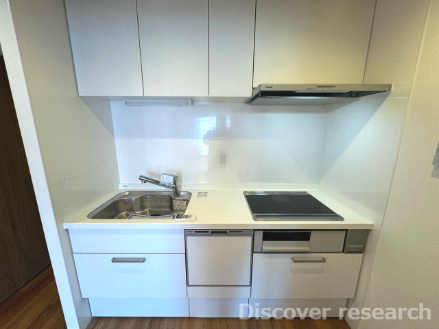 カーサ三鷹のキッチン|【システムキッチン（食洗器付）】
スタイリッシュなシステムキッチンです。IHコンロでお掃除も楽ちんです♪