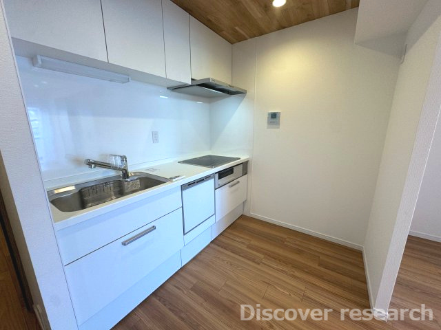 カーサ三鷹のキッチン|【システムキッチン（食洗器付）】
収納スペースもたくさんあり常にきれいな状態を保てそうです。