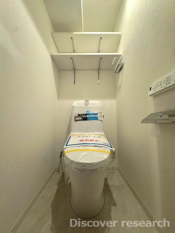 カーサ三鷹のトイレ|【トイレ】
白を基調としていて清潔感、落ち着きのあるトイレになっています。